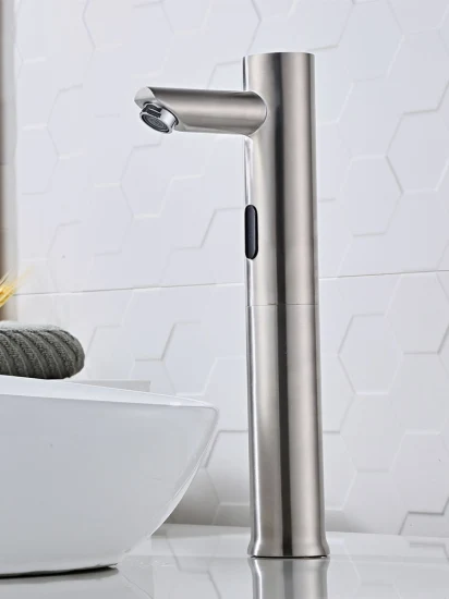 Rubinetto a induzione touchless Rubinetto per lavabo con sensore cromato automatico per bagno senza sensore touch